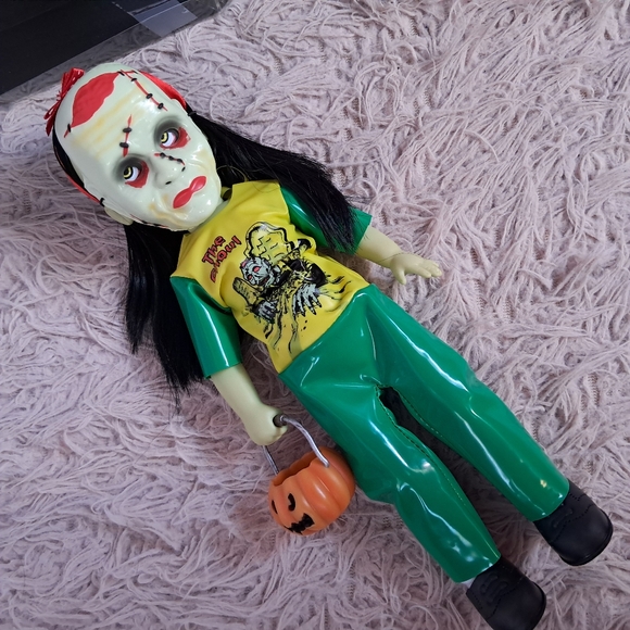 LAST CHANCE! The Ghoul- Living Dead Doll Halloween limited edition! - Picture 9 of 12